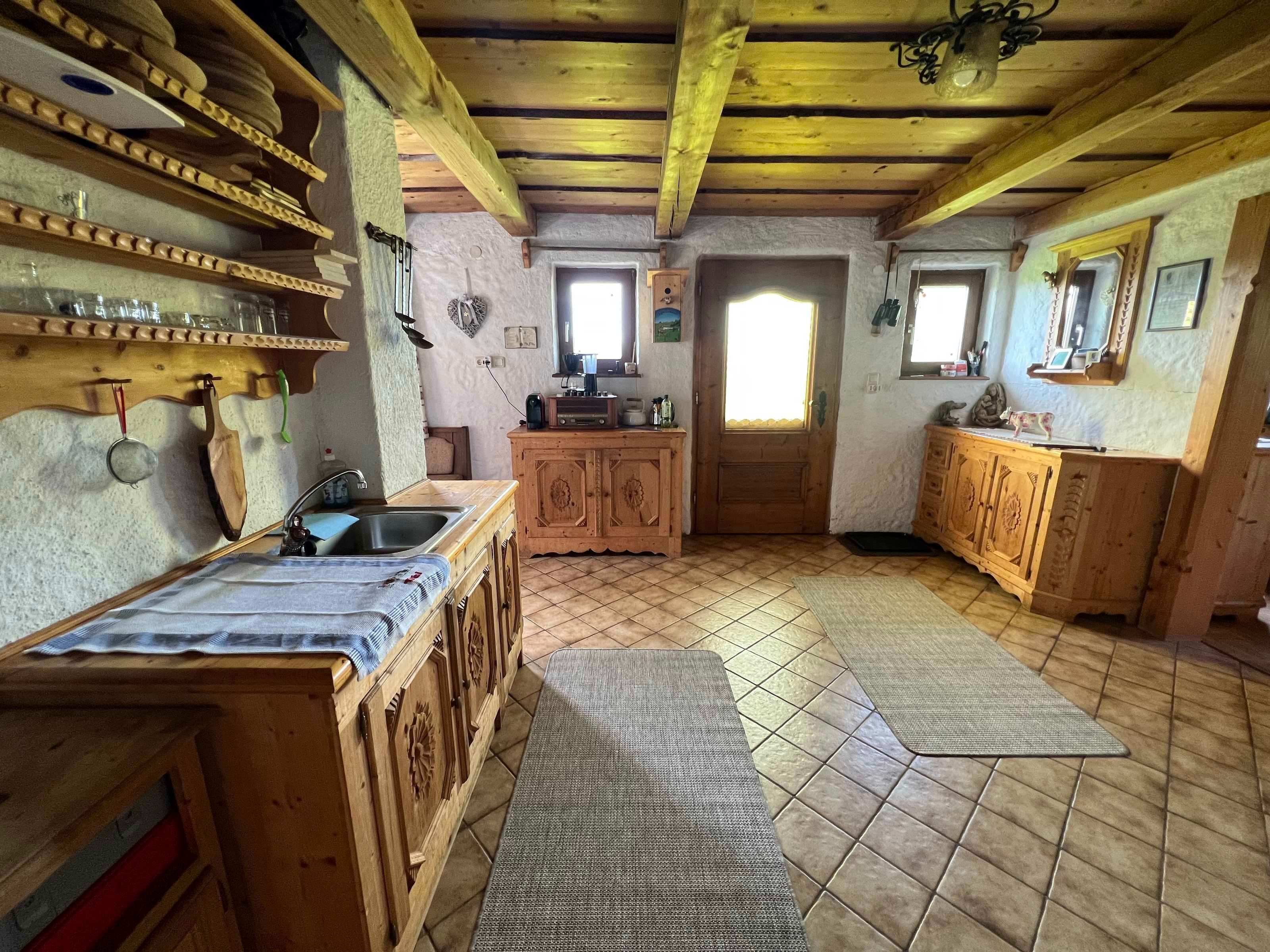 Kühlschrank, Wasserkocher mit Kaffee-/Teezubehör