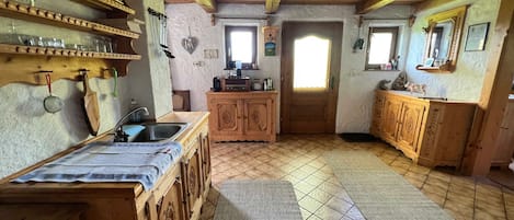 Frigorífico y cafetera o tetera