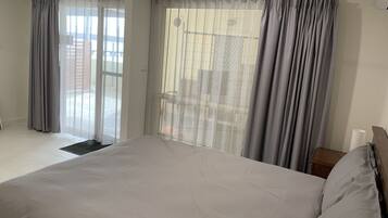 1 chambre, fer et planche Ă repasser, Wi-Fi gratuit, draps fournis