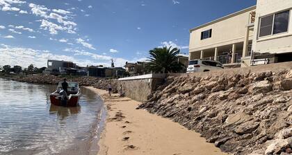 Beachside & Jetty View - Apt 4 (First Mate Apartment)
