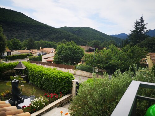 ben appartement design  balcon avec belle vue sur nos montagne  spécial motard