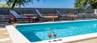 Pure relaxation - villa with pool for 6 persons
