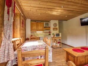 Dining - Mountain apartment, sleeps 6, south balcony (Morillon 1100)