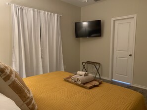 2 bedrooms, desk, iron/ironing board, free WiFi