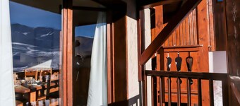 Charming Triplex Chalet in Val Thorens - 6 Guests, 2 Balconies, Fireplace, Ski-In/Ski-Out