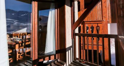 Charming Triplex Chalet in Val Thorens - 6 Guests, 2 Balconies, Fireplace, Ski-In/Ski-Out