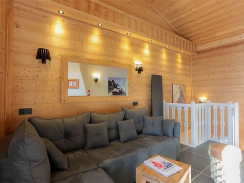 Charming Triplex Chalet in Val Thorens - 6 Guests, 2 Balconies, Fireplace, Ski-In/Ski-Out