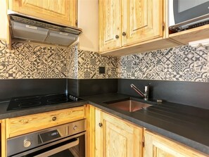 Refrigerador, microondas, horno y lavavajillas 