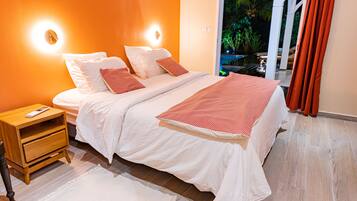 3 chambres, bureau, fer et planche Ă repasser, lit parapluie