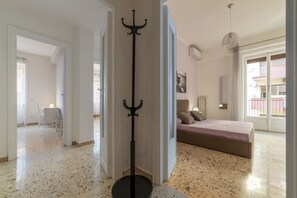 3 habitaciones, tabla de planchar con plancha y wifi
