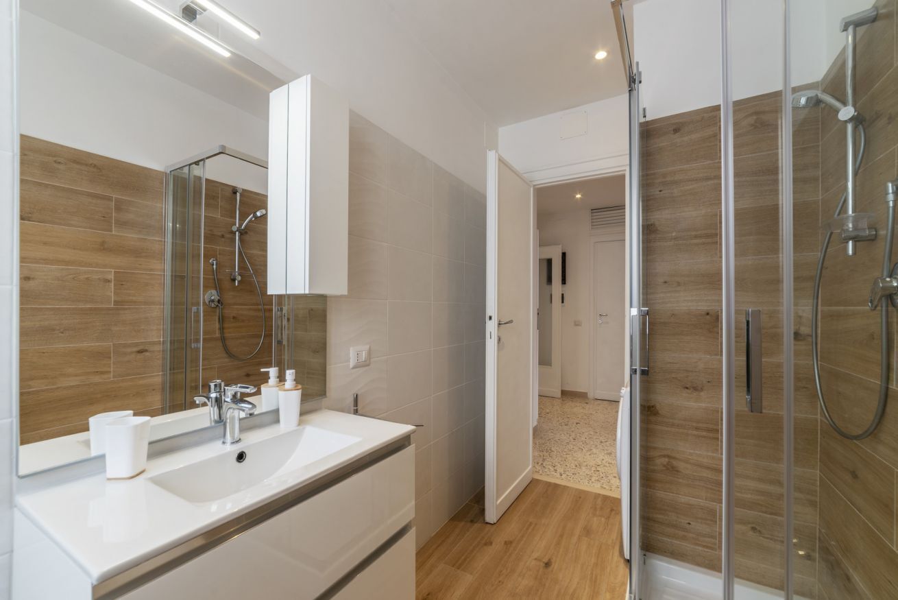 Douche, sèche-cheveux, bidet
