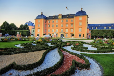 Blick auf die Stadt. Hotel Villa Benz