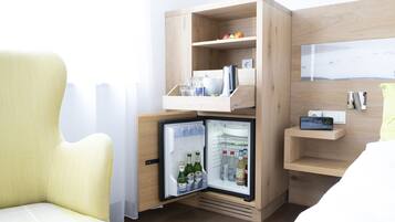 Minibar, in-room safe, desk, laptop workspace