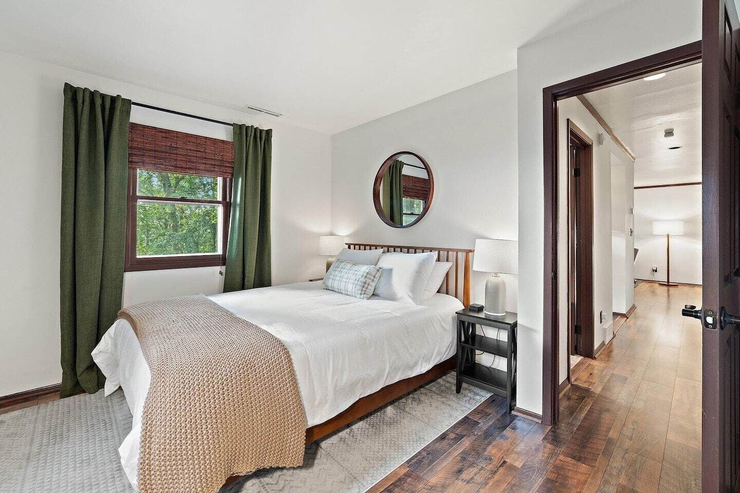 3 bedrooms, desk, iron/ironing board, free WiFi