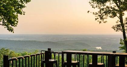 Cottage w/ Hot Tub and 100-Mile Valley Views!