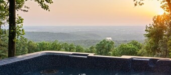 Cottage w/ Hot Tub and 100-Mile Valley Views!