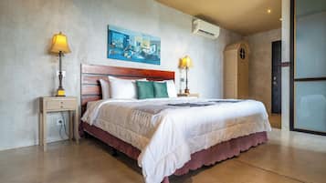 4 bedrooms, desk, iron/ironing board, free WiFi