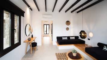 Deluxe Suite with Private Pool | Living area