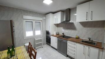 Refrigerador, microondas, horno y lavavajillas