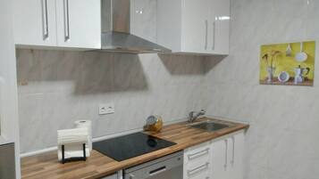 Refrigerador, microondas, horno y lavavajillas