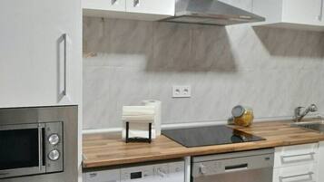 Refrigerador, microondas, horno y lavavajillas