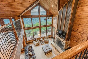 智能电视、壁炉、DVD 播放器、乒乓球