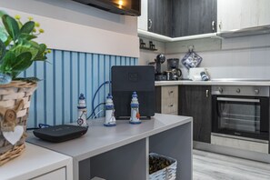 Fridge, microwave, oven, coffee/tea maker