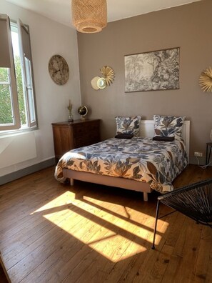 3 chambres, fer et planche à repasser, Wi-Fi gratuit, draps fournis