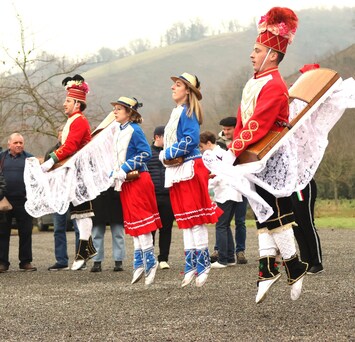 Danseurs souletins.