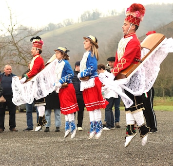 Danseurs souletins.