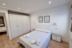 1 bedroom, iron/ironing board, WiFi (free), bed sheets
