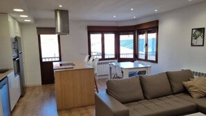 TV - 102A Apartamento moderno 2 habitaciones (Gijón)