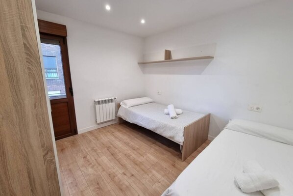 1 chambre, fer et planche à repasser, Wi-Fi gratuit, draps fournis