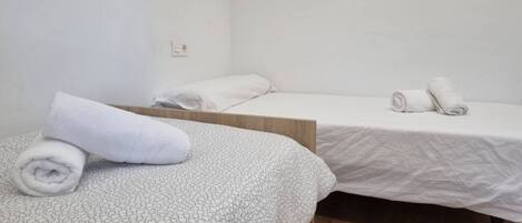 1 bedroom, iron/ironing board, WiFi (free), bed sheets