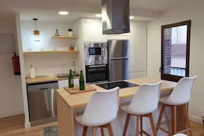 Coffee/tea maker, fridge, microwave, oven