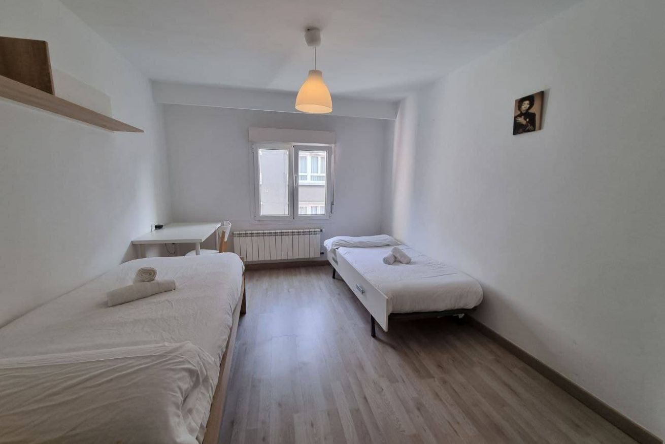 2 habitaciones, tabla de planchar con plancha y wifi gratis 