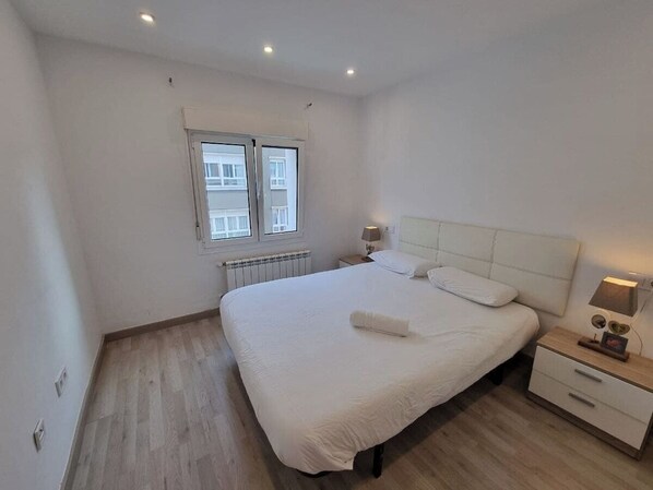 2 habitaciones, tabla de planchar con plancha y wifi gratis 