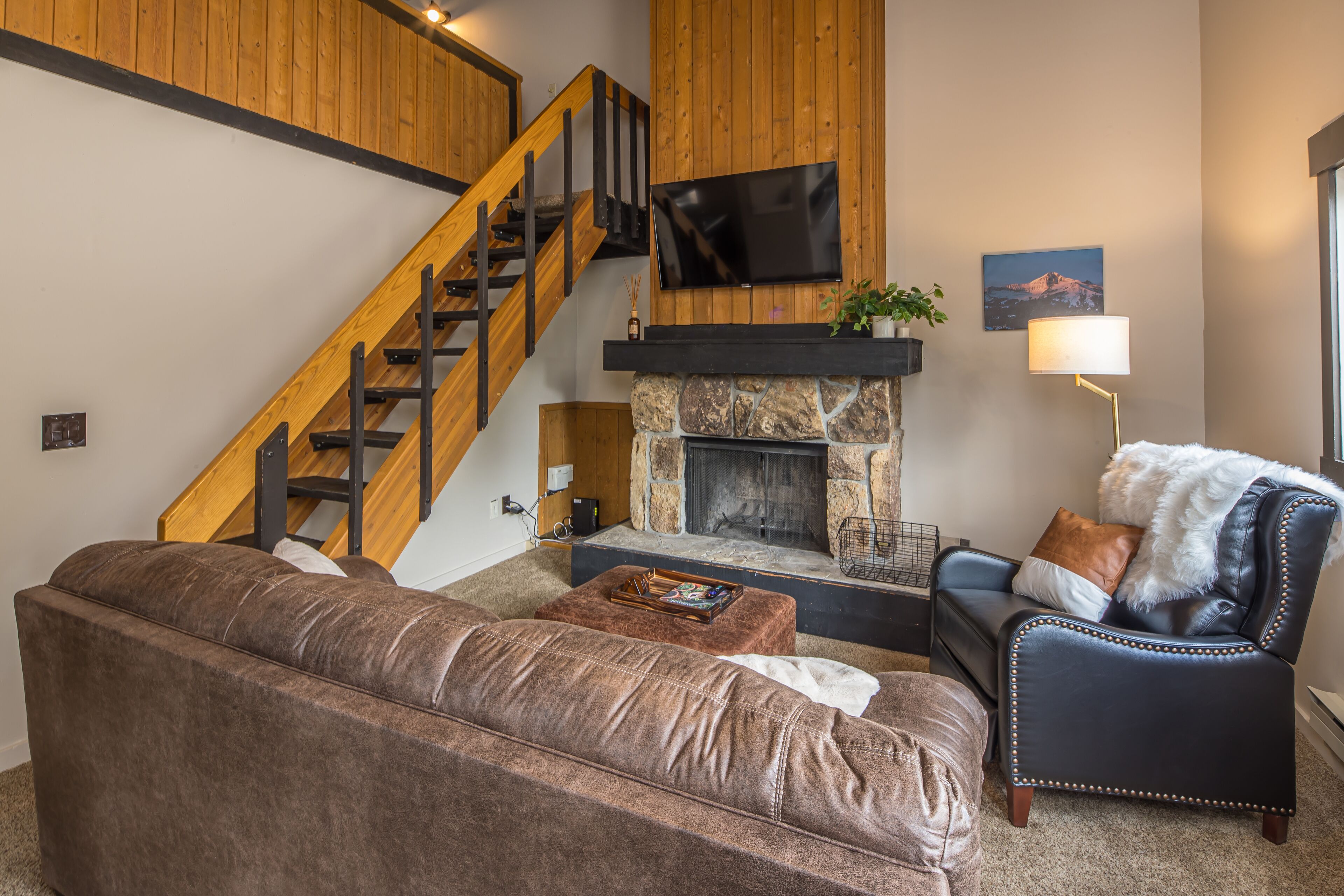Big Sky Town Center condo w/fireplace & community pool/hot tub/sauna - The Bear Den