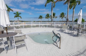 Outdoor spa tub - Wonderful Pet Friendly Villa in Amenities Filled Naples Reserve (Naples)