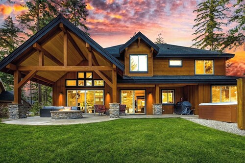 Pet-Friendly Mountain Cabin | Hot Tub/GameRm + 2-Mins to Lodge & 1PM In/Out