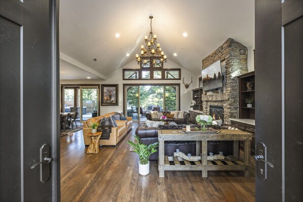 Interior - Gather, Relax & Explore! PetsOK- Crafted 4 Winter Experiences (Cle Elum)