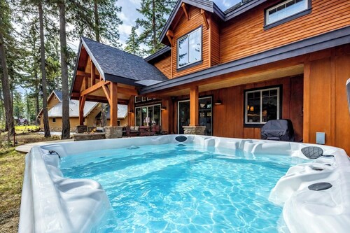 Pet-Friendly Mountain Cabin | Hot Tub/GameRm + 2-Mins to Lodge & 1PM In/Out