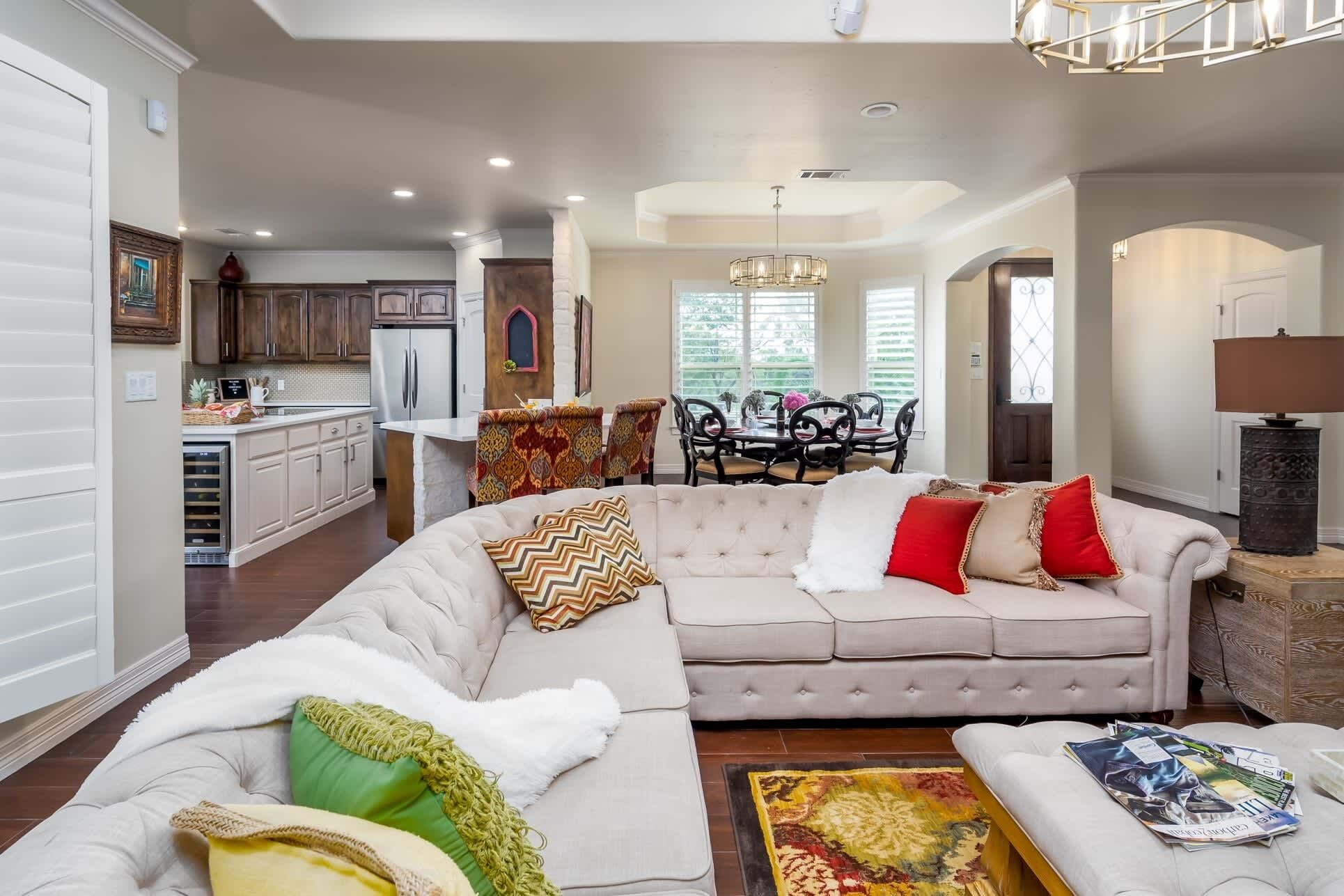 Smart TV, fireplace, books, offices