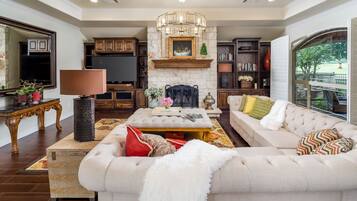 Smart TV, fireplace, books, offices