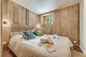 5 bedrooms, WiFi, bed sheets - Chalet, 50m from ski slopes, view mountain, terrace, fireplace or stove, tv, ski locker, 130m² (Tignes)