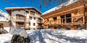 A two-story wooden chalet with balconies, surrounded by snow. - Chalet, 50m from ski slopes, view mountain, terrace, fireplace or stove, tv, ski locker, 130m² (Tignes)