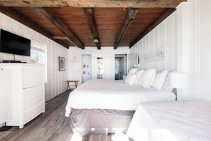 2 bedrooms, iron/ironing board, internet, bed sheets