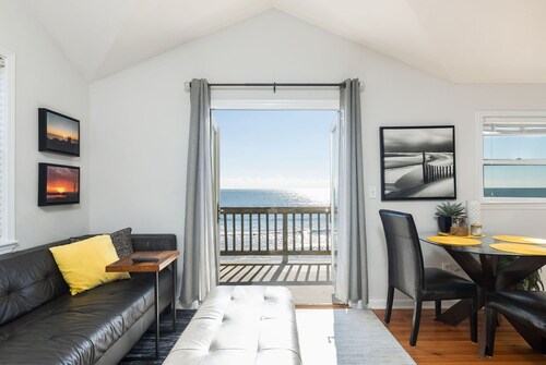 "The Retreat" at Dolphin's Watch - Up