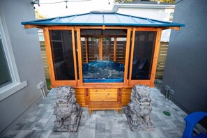 Studio | Outdoor spa tub - Pet Friendly Modern Zen Studio Retreat W/ Hot Tub! Home by RedAwning (Orlando)