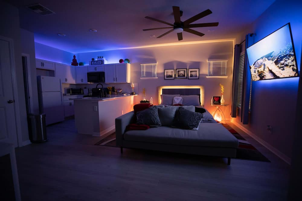 Pet Friendly Modern Zen Studio Retreat W/ Hot Tub! Home by RedAwning